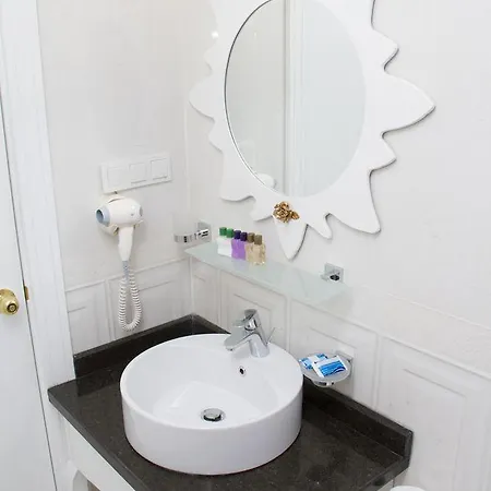 Kaleici Ozkavak Hotell 2*