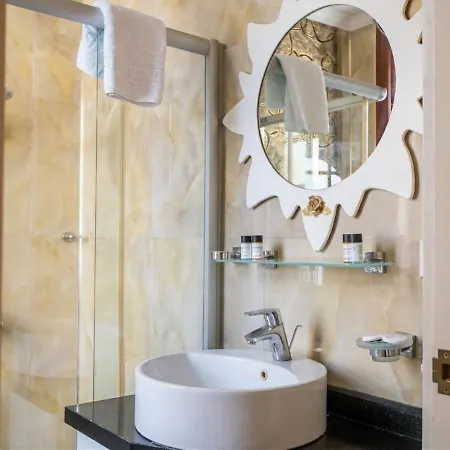 Kaleici Ozkavak Hotel 2*