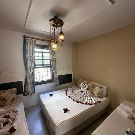 Kaleici Ozkavak Отель Анталья